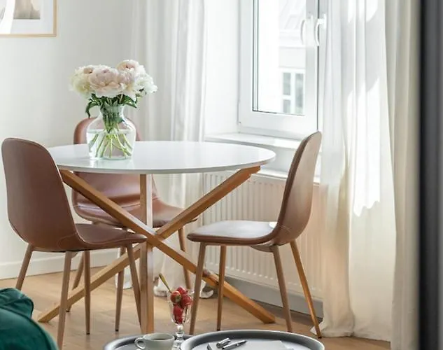 For Sophie - Bezplatny Parking & Palarnia Kawy I Pracownia Artystyczna W Kamienicy - Free Parking & Art And Coffee In Historic Building