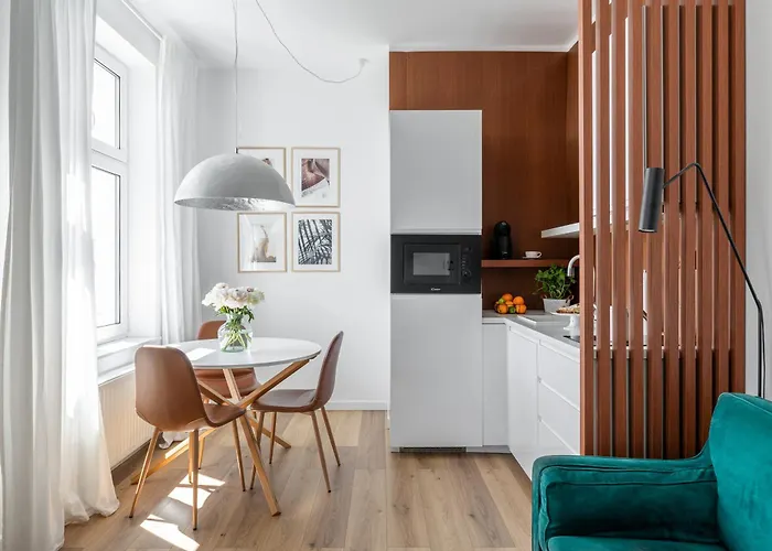 For Sophie - Bezplatny Parking & Palarnia Kawy I Pracownia Artystyczna W Kamienicy - Free Parking & Art And Coffee In Historic Building *