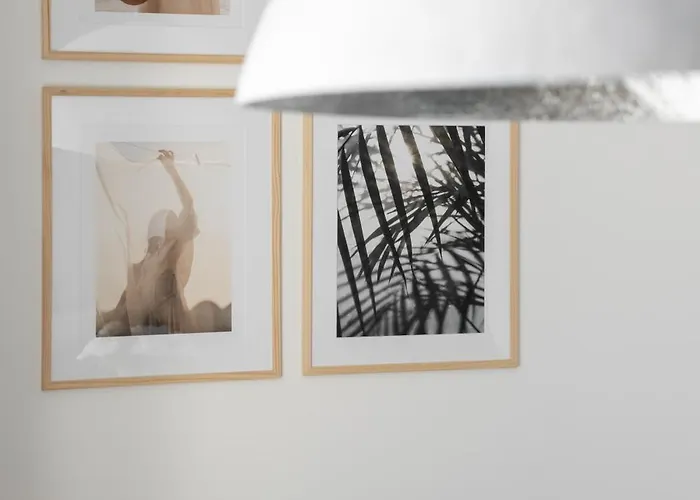 For Sophie - Bezplatny Parking & Palarnia Kawy I Pracownia Artystyczna W Kamienicy - Free Parking & Art And Coffee In Historic Building *