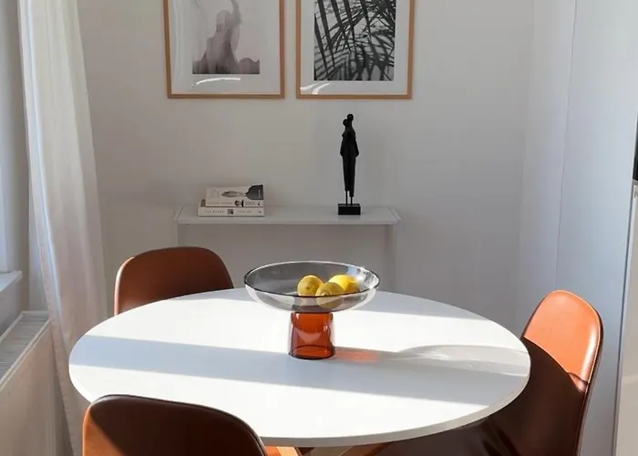 For Sophie - Bezplatny Parking & Palarnia Kawy I Pracownia Artystyczna W Kamienicy - Free Parking & Art And Coffee In Historic Building