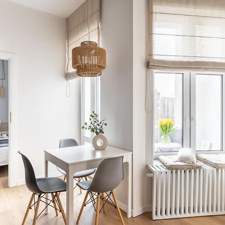 Apartmán All For Sophie Apartments - Bezplatny Parking & Palarnia Kawy W Historycznej Kamienicy - Free Parking & Art And Coffee In Historic Building