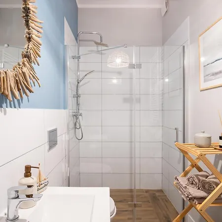 For Sophie - Bezplatny Parking & Palarnia Kawy I Pracownia Artystyczna W Kamienicy - Free Parking & Art And Coffee In Historic Building * グダニスク