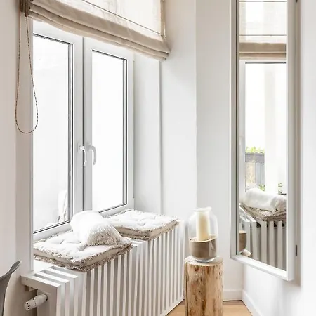 For Sophie - Bezplatny Parking & Palarnia Kawy I Pracownia Artystyczna W Kamienicy - Free Parking & Art And Coffee In Historic Building