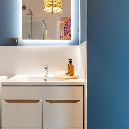 Apartament For Sophie - Bezplatny Parking & Palarnia Kawy I Pracownia Artystyczna W Kamienicy - Free Parking & Art And Coffee In Historic Building *