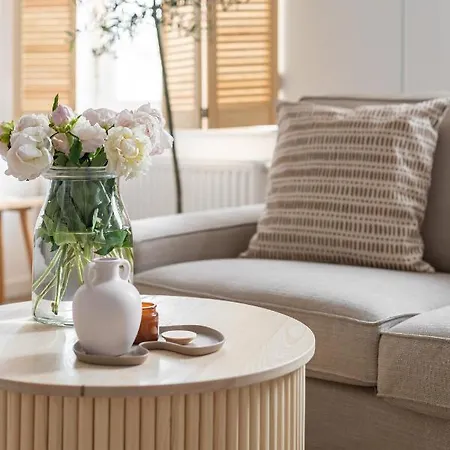 For Sophie - Bezplatny Parking & Palarnia Kawy I Pracownia Artystyczna W Kamienicy - Free Parking & Art And Coffee In Historic Building *