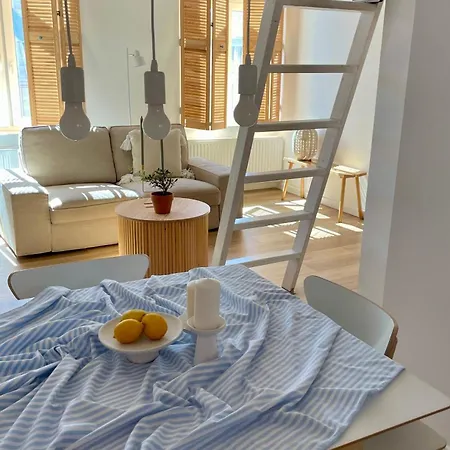 For Sophie - Bezplatny Parking & Palarnia Kawy I Pracownia Artystyczna W Kamienicy - Free Parking & Art And Coffee In Historic Building グダニスク