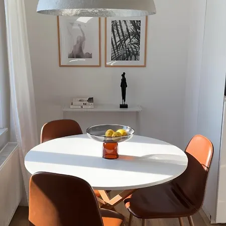 For Sophie - Bezplatny Parking & Palarnia Kawy I Pracownia Artystyczna W Kamienicy - Free Parking & Art And Coffee In Historic Building