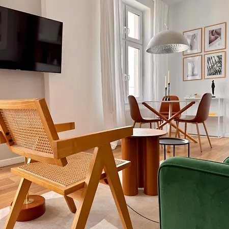 Apartment For Sophie - Z Palarnia Kawy I Pracownia Artystyczna W Kamienicy - Art & Coffee In Historic Building