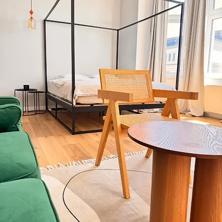 For Sophie - Bezplatny Parking & Palarnia Kawy I Pracownia Artystyczna W Kamienicy - Free Parking & Art And Coffee In Historic Building * グダニスク