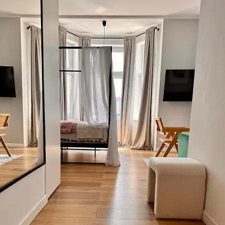 For Sophie - Bezplatny Parking & Palarnia Kawy I Pracownia Artystyczna W Kamienicy - Free Parking & Art And Coffee In Historic Building グダニスク