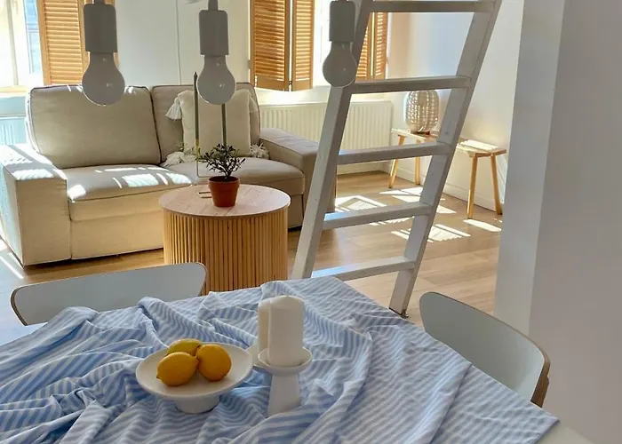 For Sophie - Bezplatny Parking & Palarnia Kawy I Pracownia Artystyczna W Kamienicy - Free Parking & Art And Coffee In Historic Building Gdańsk