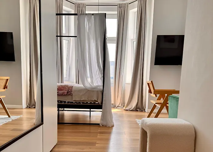 For Sophie - Bezplatny Parking & Palarnia Kawy I Pracownia Artystyczna W Kamienicy - Free Parking & Art And Coffee In Historic Building Gdańsk