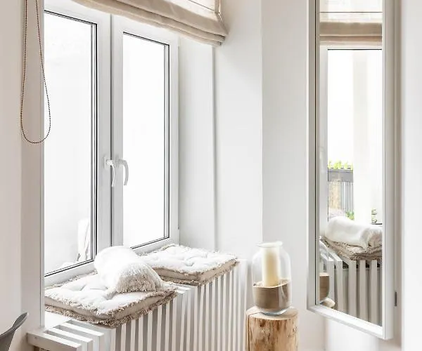 For Sophie - Bezplatny Parking & Palarnia Kawy I Pracownia Artystyczna W Kamienicy - Free Parking & Art And Coffee In Historic Building